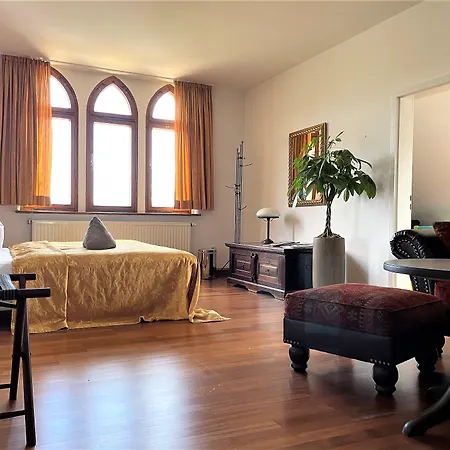 Schloss Weissenburg Отель 3*