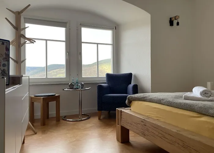 Отель Schloss Weissenburg Uhlstadt-Kirchhasel